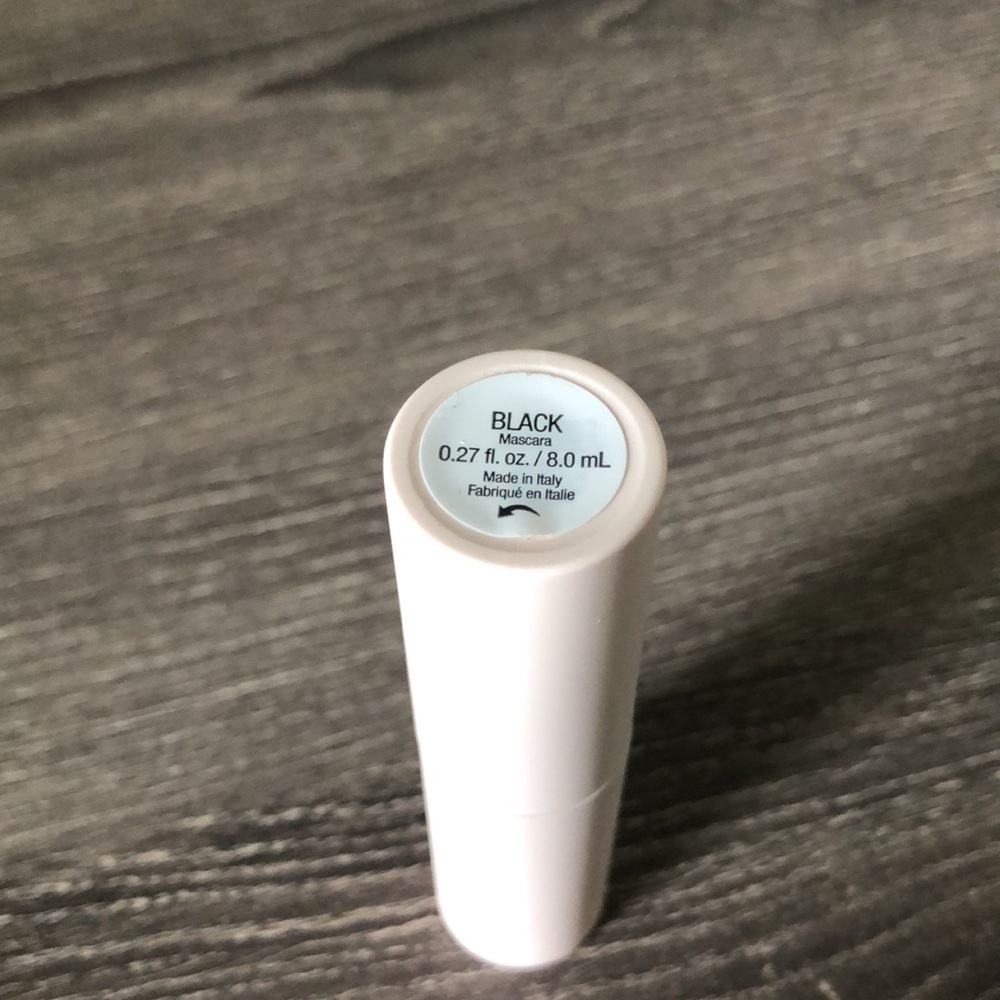❤️$8 NWT Rare Beauty Black Mascara 8ml - Picture 4 of 4